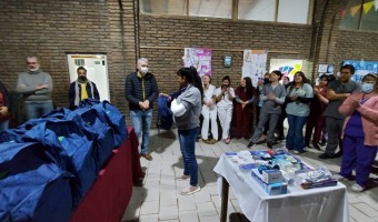 ENTREGA DE MOCHILAS A ESTUDIANTES DE ENFERMERA